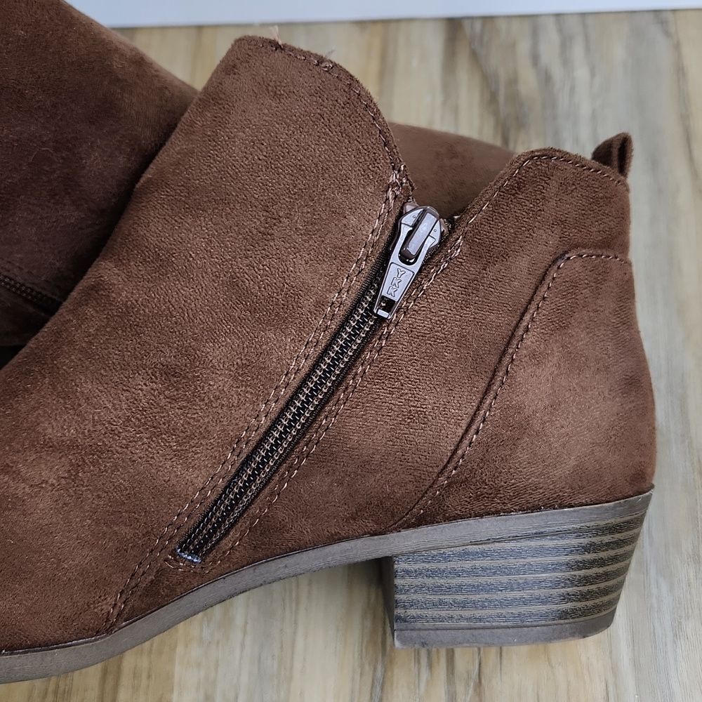 ☔️💛Arizona Jean Co Brown Gale Memory Foam Ankle Booties Size 8W - Picture 6 of 12